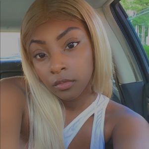 Meet your Posher, Emmanuela